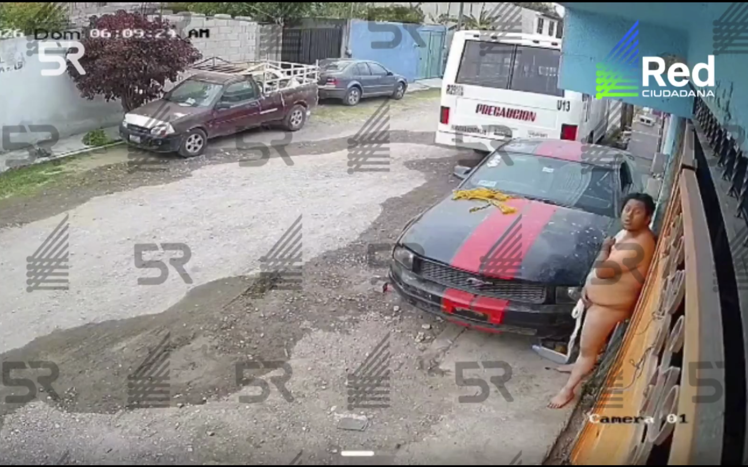Sujeto desnudo causa alarma en Minerales del Sur, Puebla