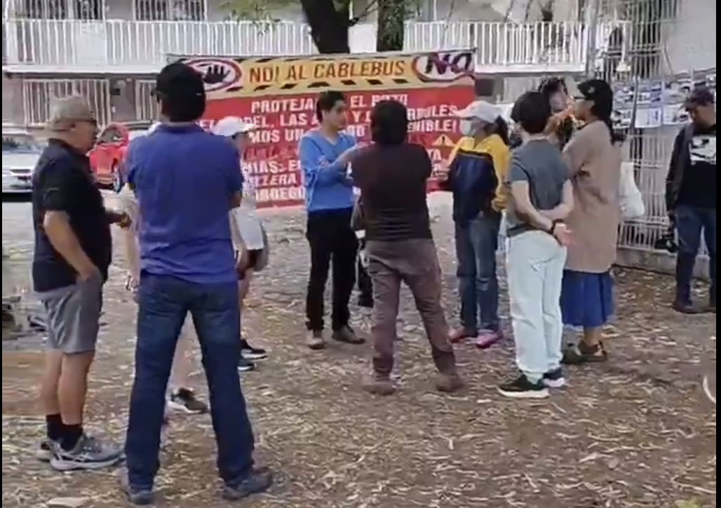 Fracaso de convocatoria: Sólo 17 personas en la última protesta contra el Cablebús en Puebla