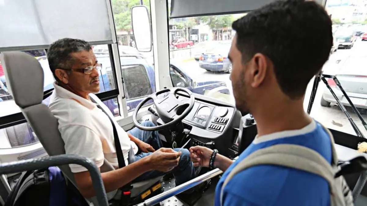 Diputado Elpidio Díaz respalda aumento en tarifas de transporte público y eliminación de descuentos a estudiantes en Puebla