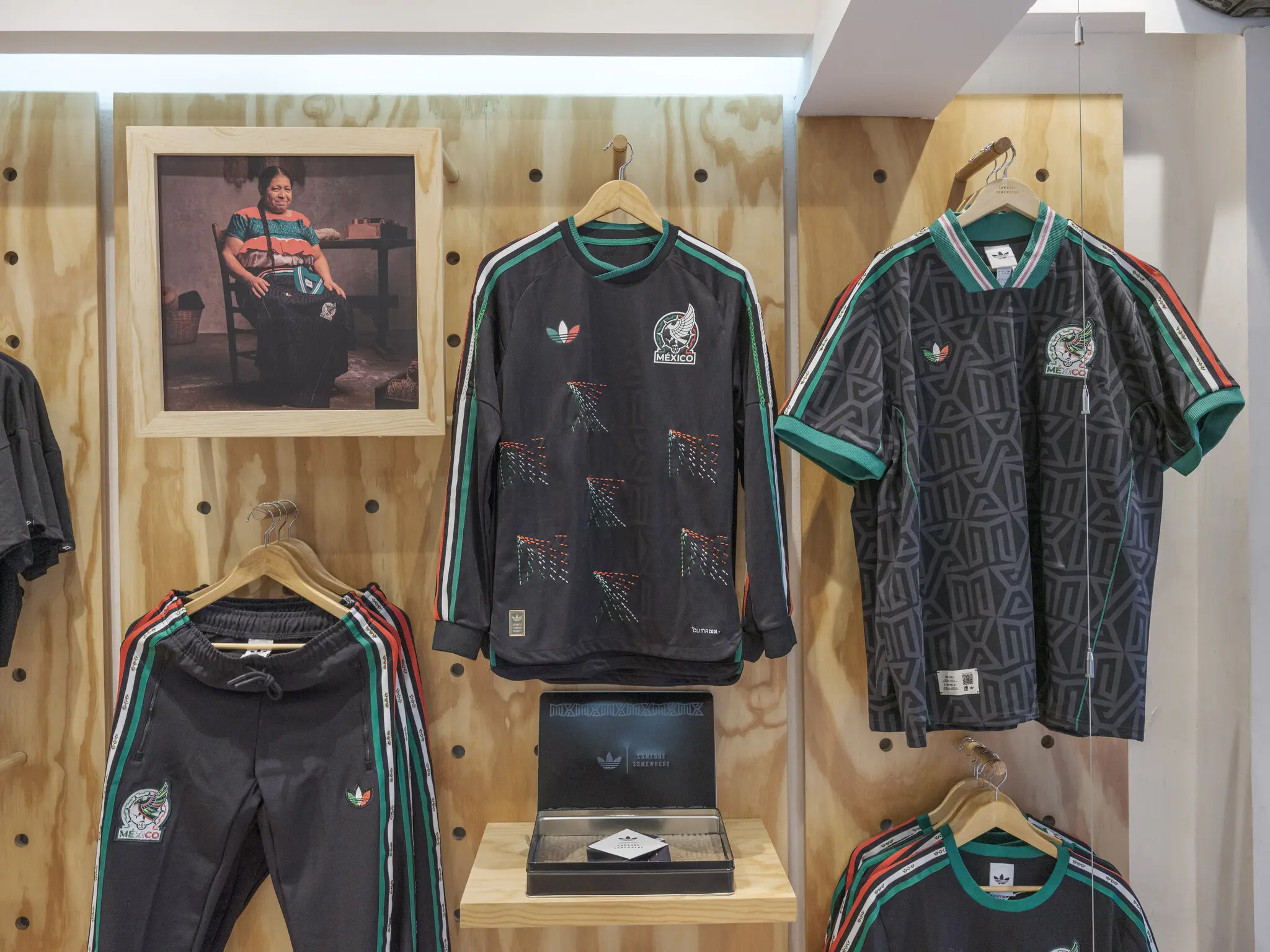 ¿Explotación o justicia laboral? La verdad detrás de las camisetas bordadas del Mundial en Naupan