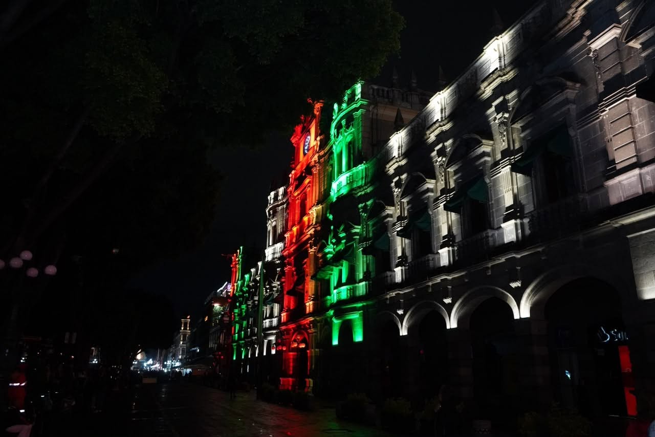 Palacio Municipal de Puebla estrena iluminación que busca revitalizar el Centro Histórico