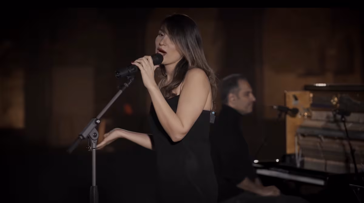 Irán castiga con 74 latigazos a cantante por desafiar el velo en concierto virtual