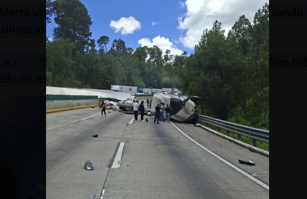 Tercera volcadura en un solo día paraliza la autopista México-Puebla y colapsa el tráfico hacia la CDMX