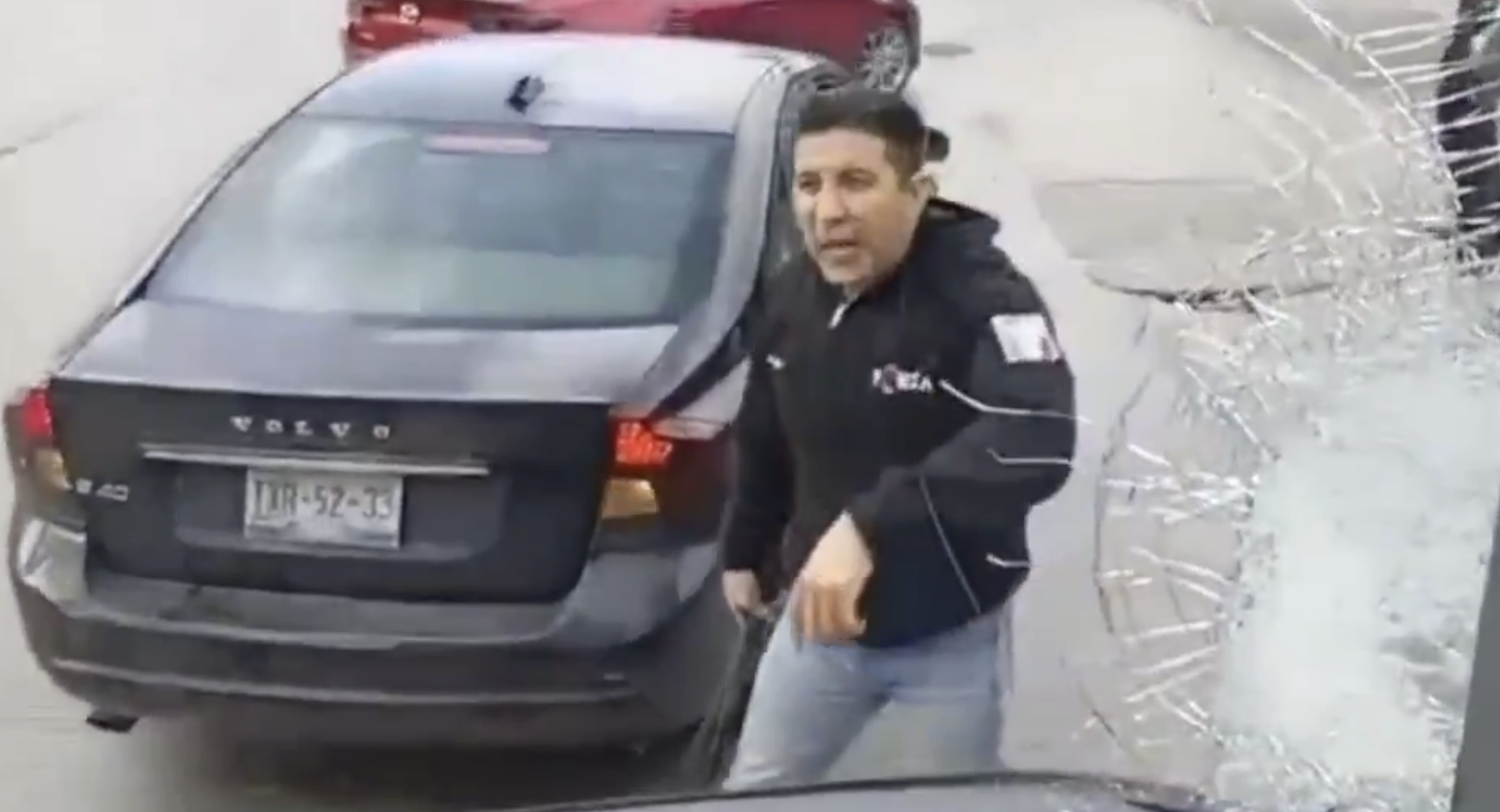 VIDEO: Violenta agresión a chofer de transporte público en San Felipe Hueyotlipan de supuestos montachoques