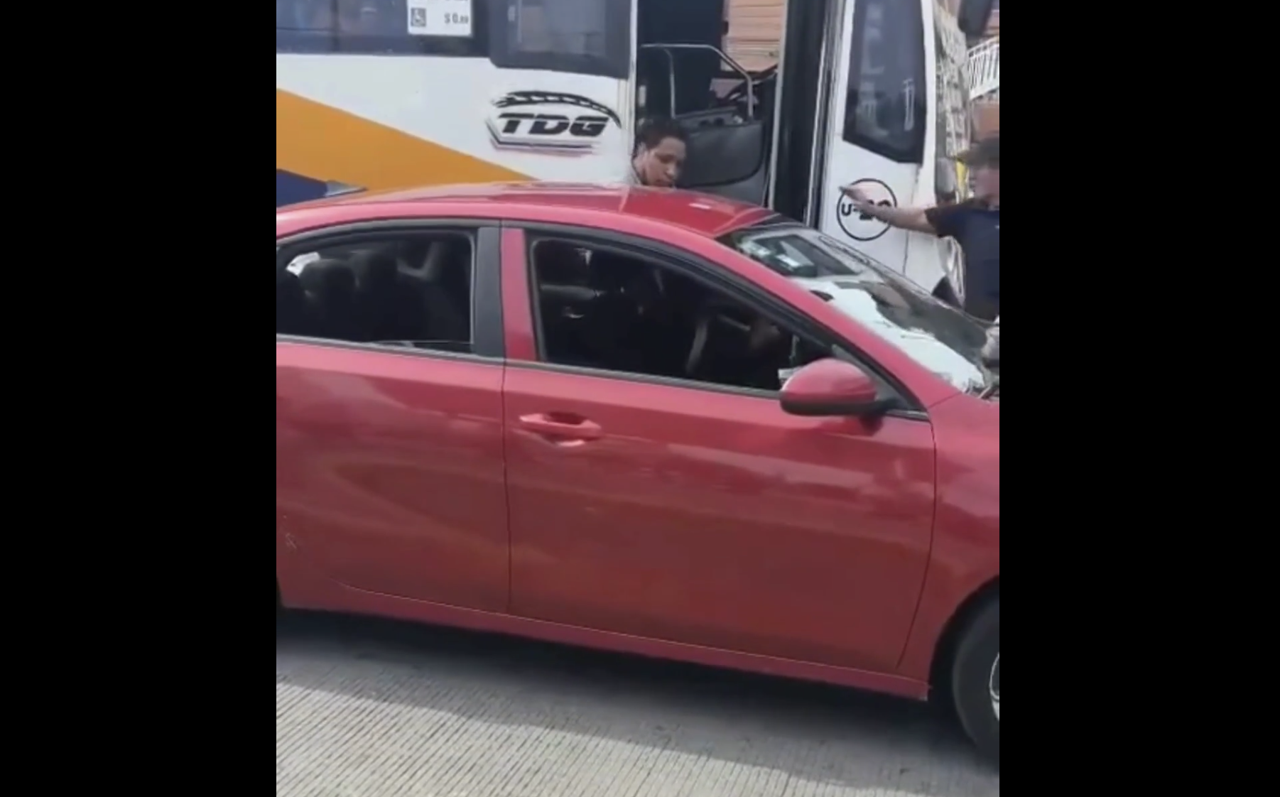 Esto no pasaría con el Cablebús: Nueva agresión vial en Puebla evidencia el caos en el transporte público