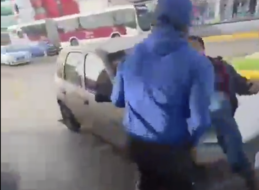 VIDEO: surge nueva versión de pelea en gasolinera Mobil; fotógrafo acusa agresión