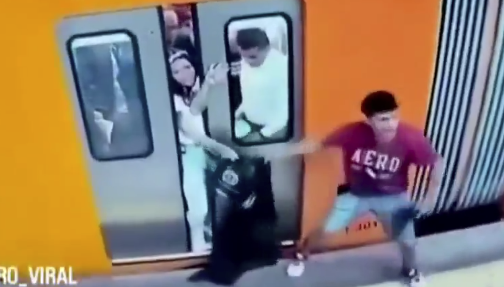 VIDEO: Pelea violenta en la Línea 1 del Metro CDMX expone el caos y la saturación del sistema de transporte