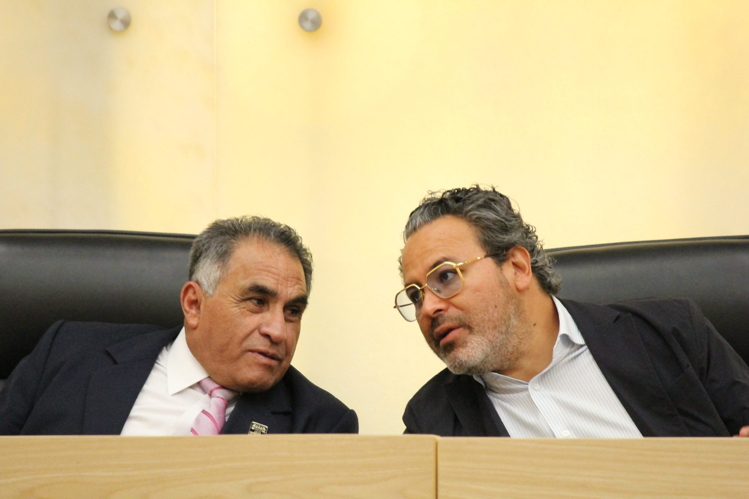 «Este wey no sabe leer»: Diputados de Morena protagonizan bochornoso altercado en el Congreso de Puebla