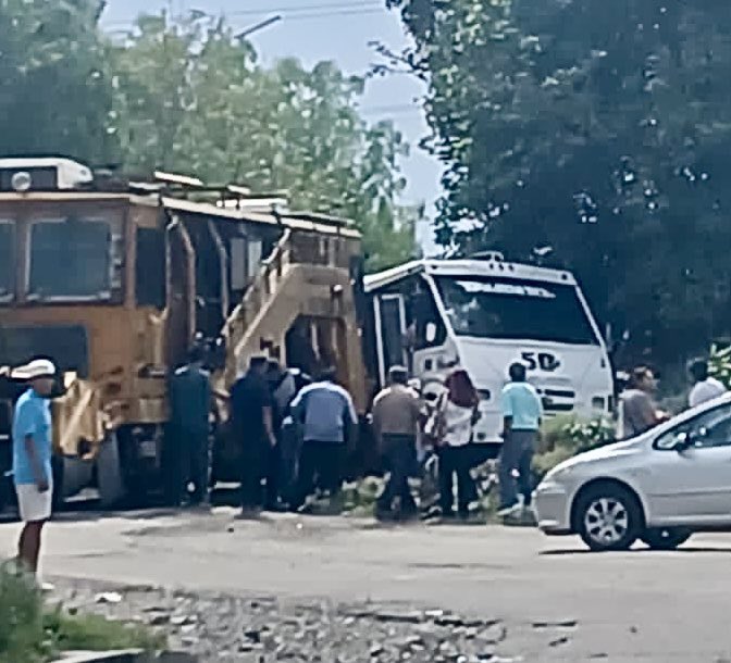 Impactante choque entre Ruta 50 y tren en Rivera Anaya deja más de 20 heridos