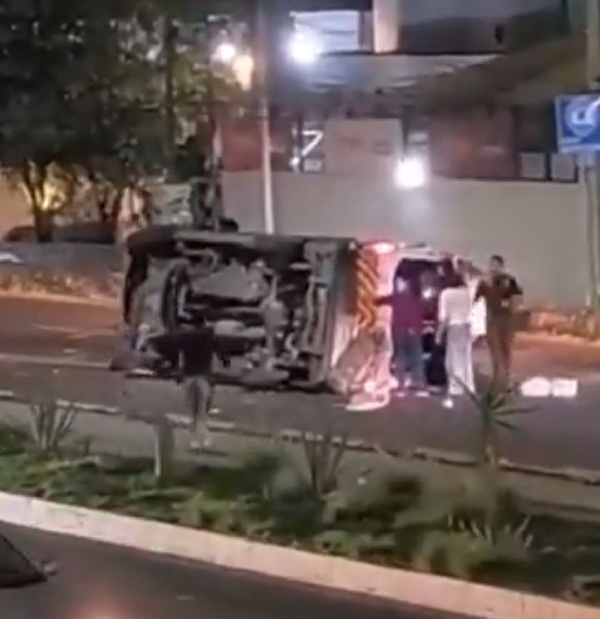 Ambulancia municipal vuelca en Puebla por exceso de velocidad y genera alarma en la ciudad