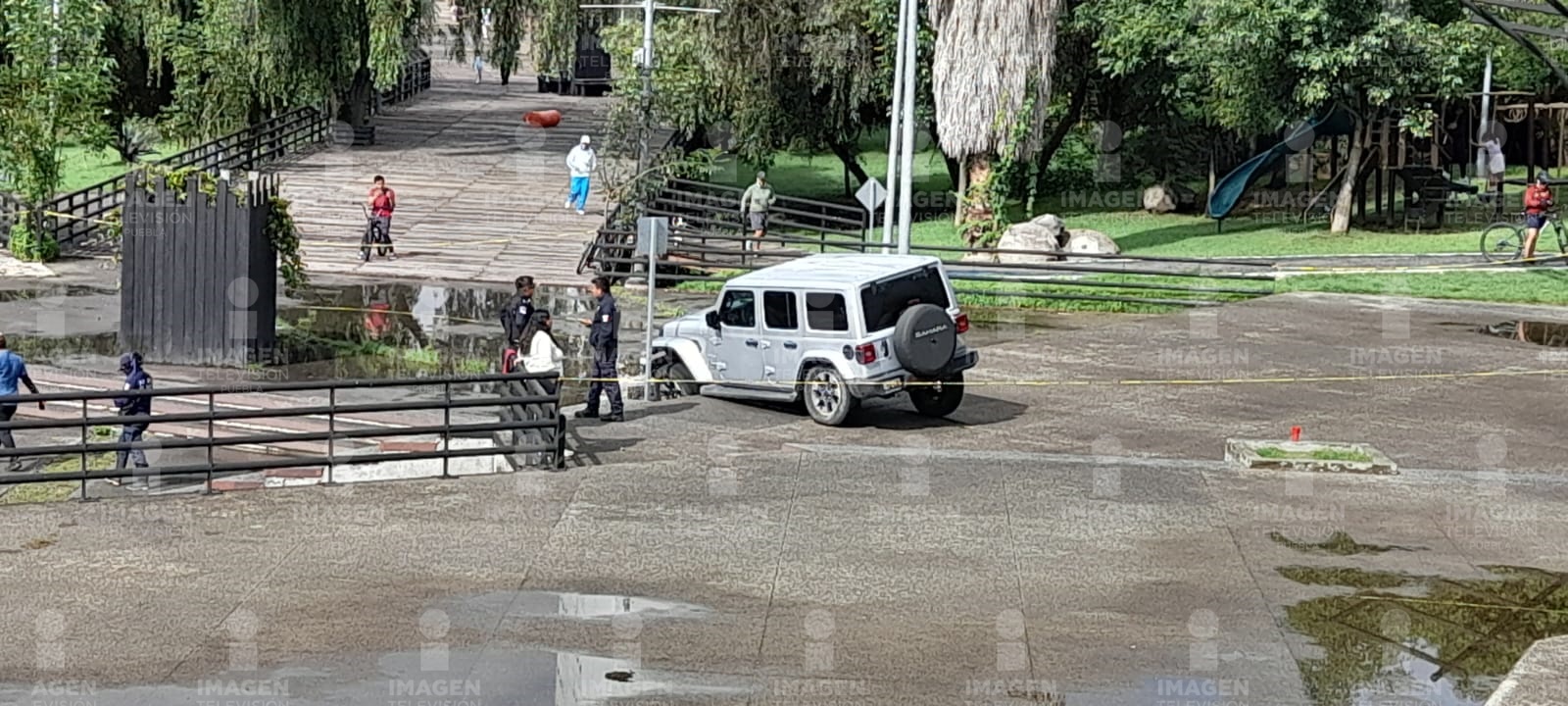 Camioneta invade zona peatonal en Ecoparque Metropolitano de Puebla: ¿alcohol y falta de vigilancia?
