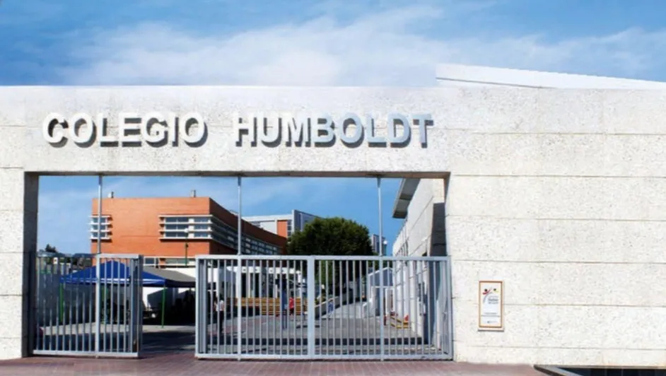 Alumna del Colegio Humboldt sufre fractura de vértebras tras caer en cisterna; denuncian falta de protocolos y atención adecuada