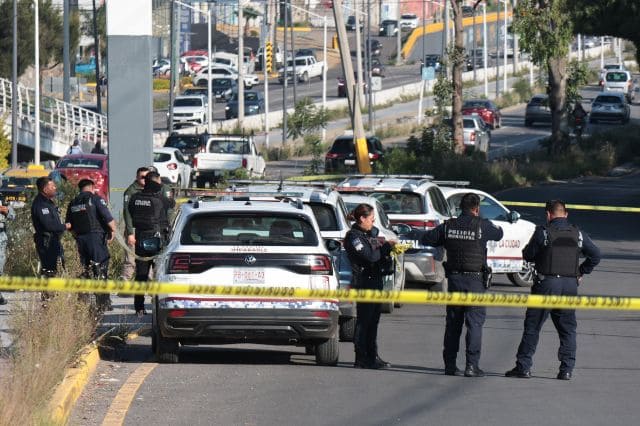 Cuerpo calcinado en Periférico revela guerra por el control del mercado Morelos en Puebla