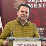 Periodista abandona transmisión en vivo para tomarse selfie con Shakira en el Estadio Azteca