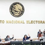 VIDEO: Se entrega el hombre armado que mantienía secuestrados a seis familiares en Tecámac por más de 24 horas