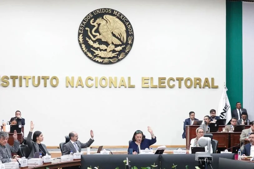 INE redefine el mapa político: dos nuevos partidos entran y satélites de la 4T quedan fuera para 2027