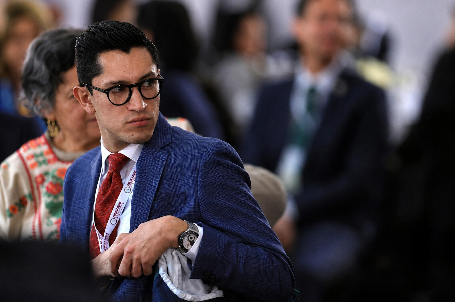 La «discreta» opulencia del canciller Roberto Velasco: cuatro relojes de lujo en tres años