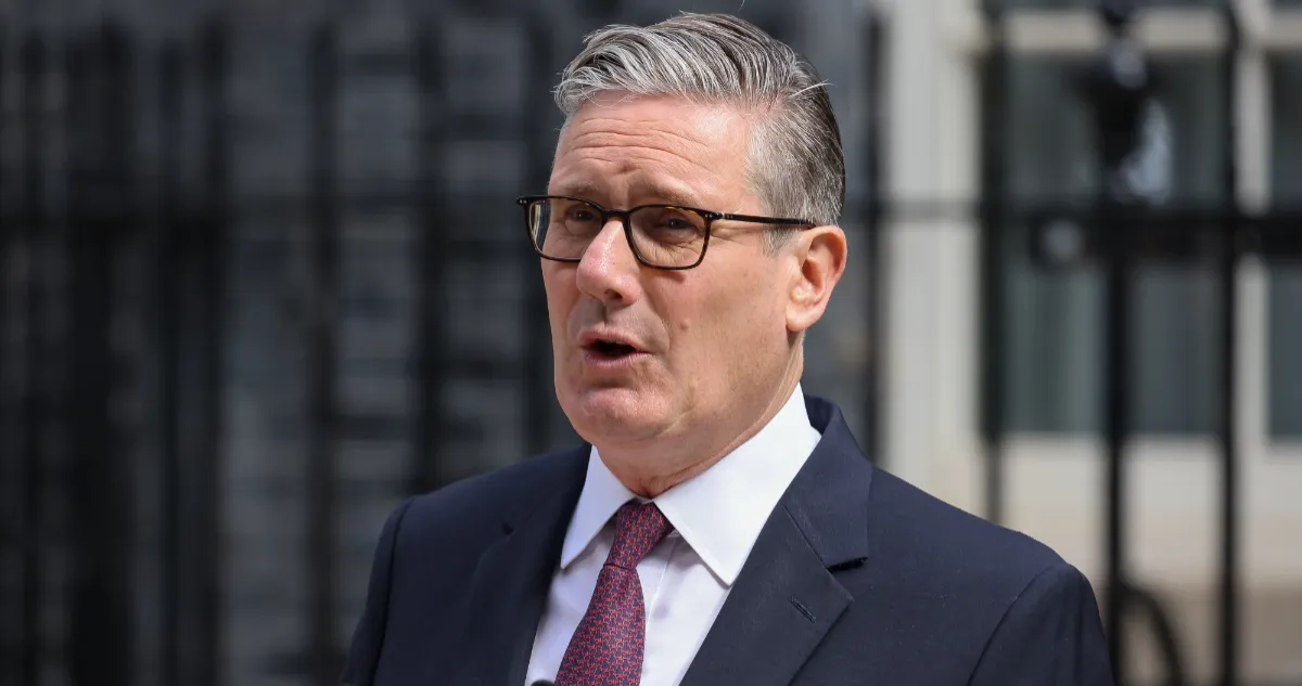 Starmer renuncia como Primer Ministro del Reino Unido tras meses de crisis interna y presión imparable