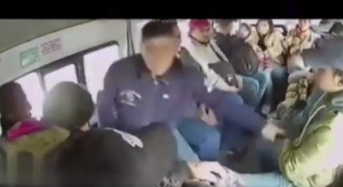 VIDEO: Pasajeros viven momentos de terror durante asalto en combi Tlaxcala–Texmelucan