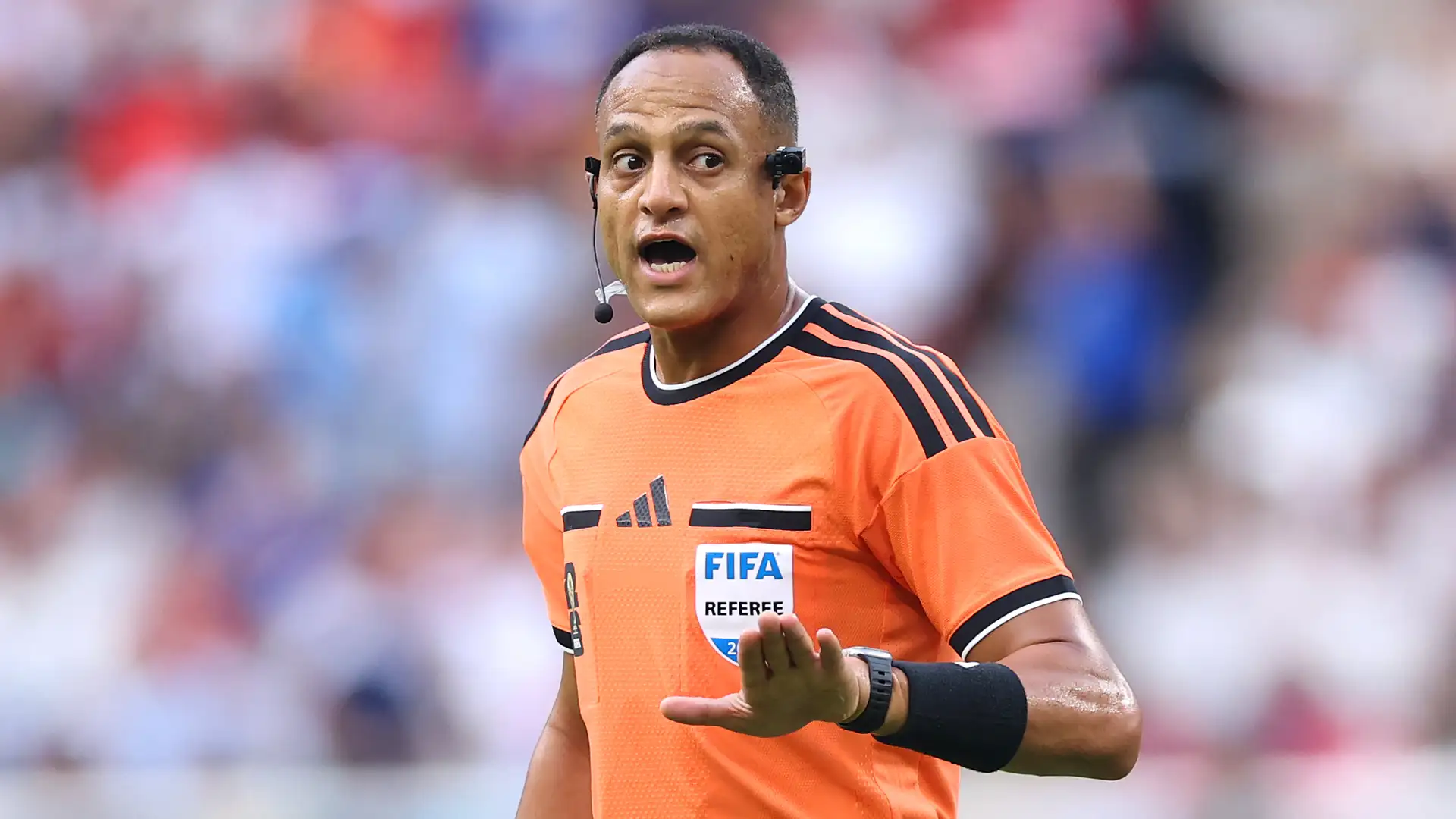 Ismail Elfath, el árbitro que podría definir la semifinal histórica entre Argentina e Inglaterra