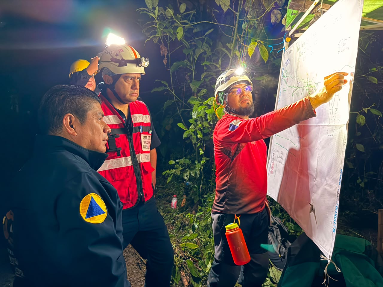 Hallan dos cuerpos más en las Grutas de Chichicazapa; solo falta una persona por localizar