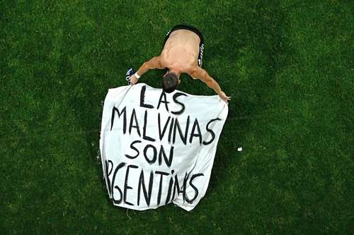 FIFA dice que «investiga» a Argentina por pancarta sobre Malvinas tras escándalo en semifinal