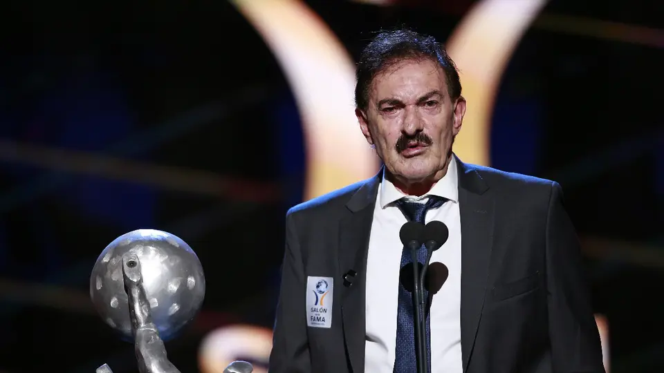 La Volpe desata polémica al llamar “vendidos” a los mexicanos