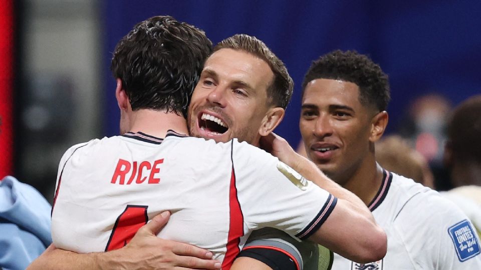 VIDEO: Jugador inglés Jordan Henderson queda fuera del Mundial tras aparatosa caída en festejo contra México