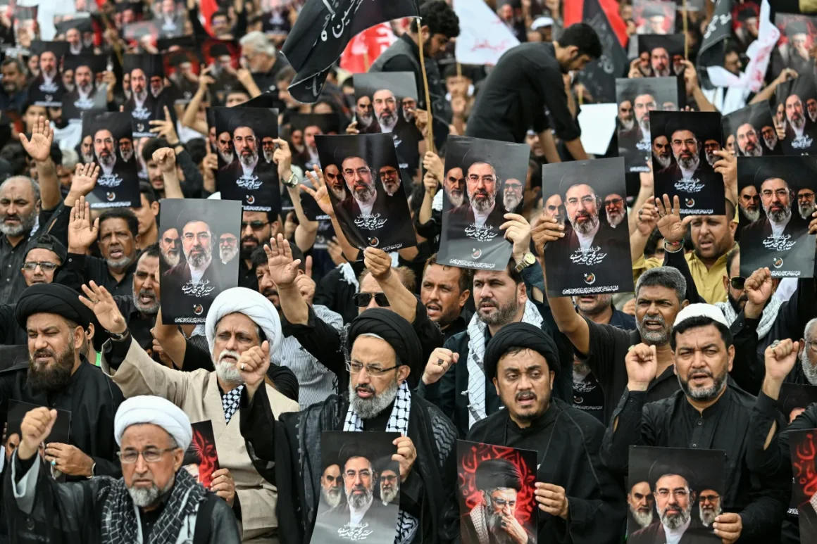 Irán despliega funeral monumental para Alí Jamenei en plena crisis bélica y económica